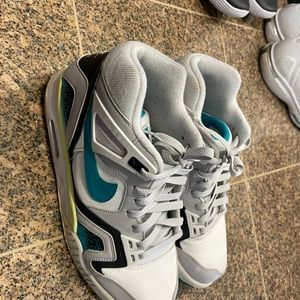 Nike Air Tech Challenge